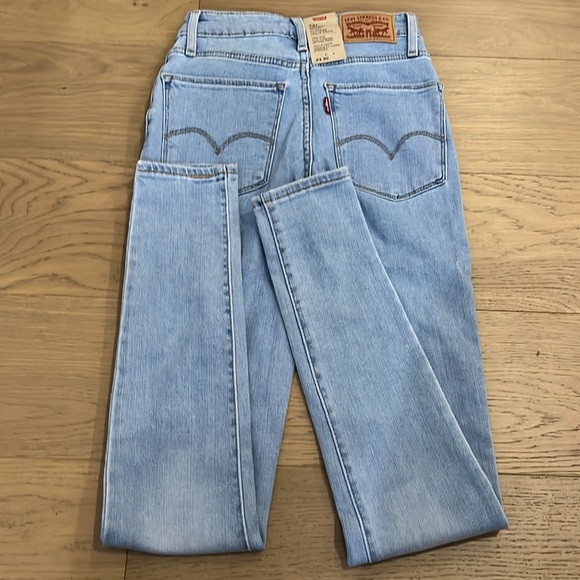 BNWT Levi’s 721 High Rise Skinny Hypersoft Jeans Size 23 x 30 - Picture 4 of 6